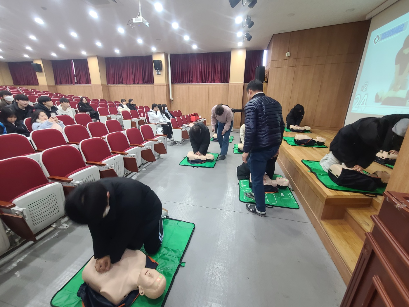 2023년 1학년 전체 학생 대상 보건실 심폐 소생술 실시